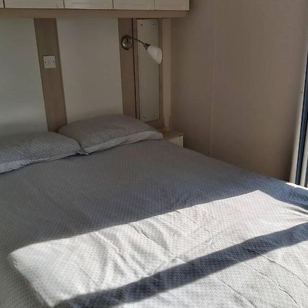 8 Berth Caravan At Parkdean Camber Sands Bagian luar foto