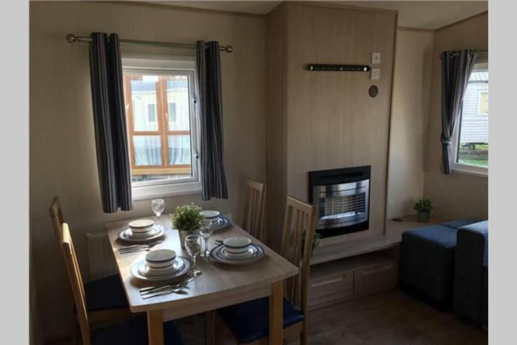 8 Berth Caravan At Parkdean Camber Sands Bagian luar foto