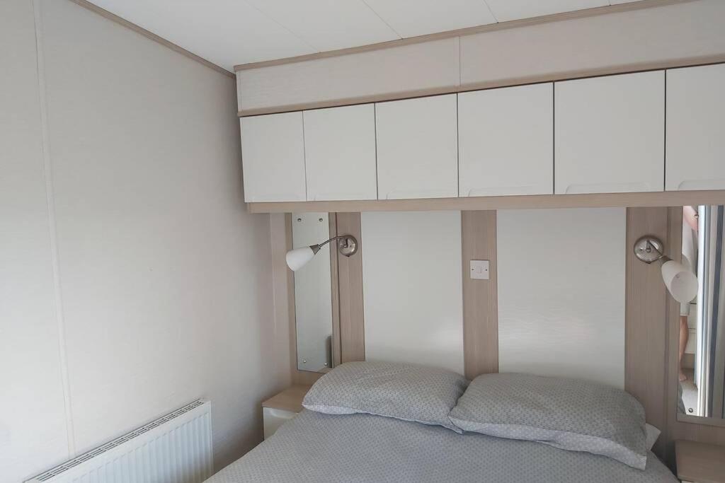 8 Berth Caravan At Parkdean Camber Sands Bagian luar foto