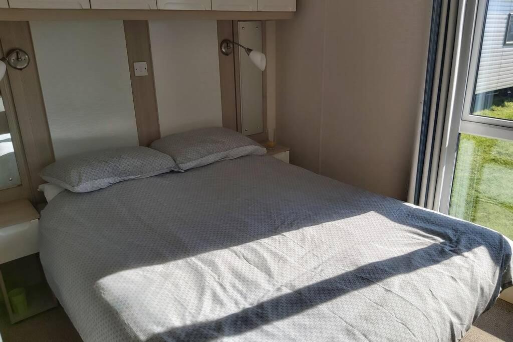 8 Berth Caravan At Parkdean Camber Sands Bagian luar foto