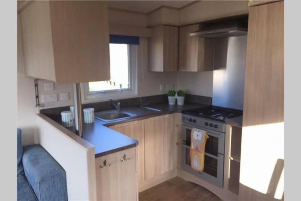 8 Berth Caravan At Parkdean Camber Sands Bagian luar foto