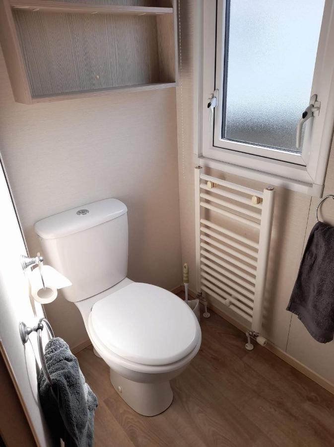 8 Berth Caravan At Parkdean Camber Sands Bagian luar foto